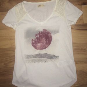 Hollister graphic tee