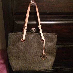 Authentic Michael Kors East/West Signature Tote