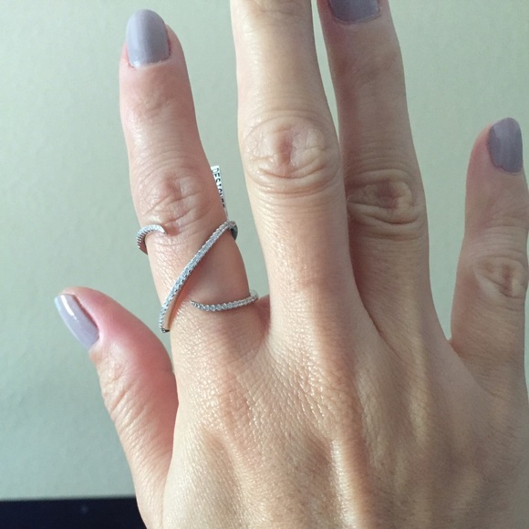 Gorgeous sterling silver & Swarovski crystal ring
