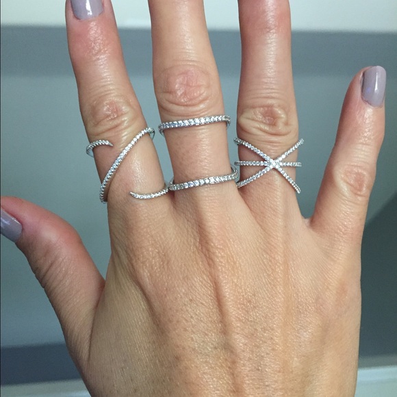 Gorgeous sterling silver & Swarovski crystal ring