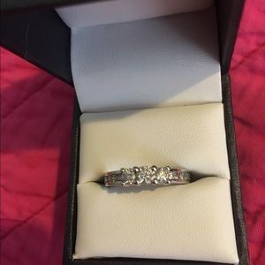 1 cttw 3 stone ring size 9