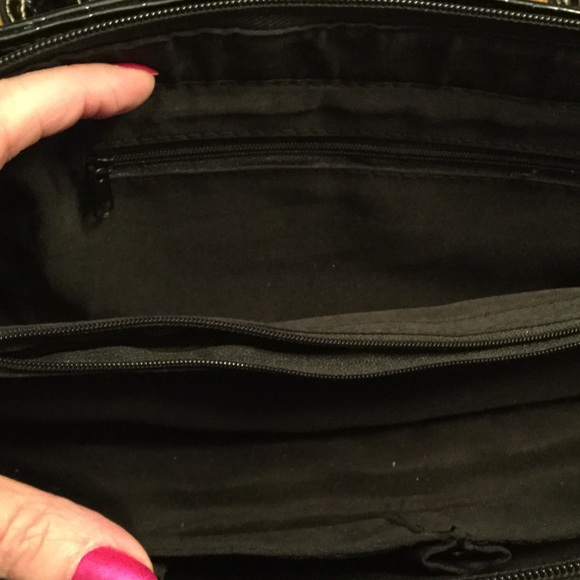 Like new black Guess purse. - Picture 7 of 7