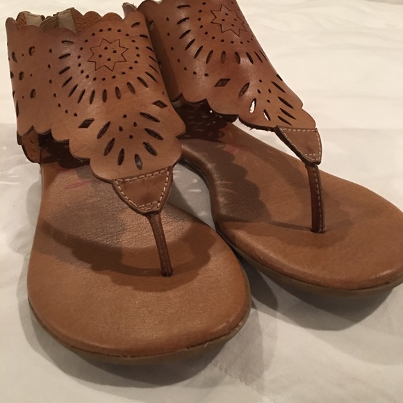 Boutique cutout sandals - Picture 2 of 3