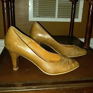 Leather Sofft Heels Size 6.5 Camel/Carmel Color