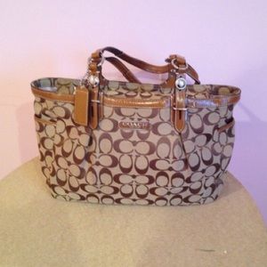 Beige coach bag