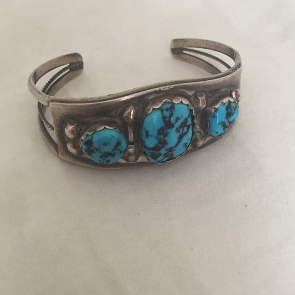 Turquoise stone bracelet
