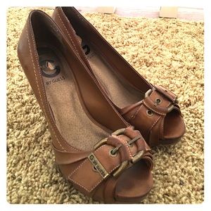 Size 7 Guess Heels