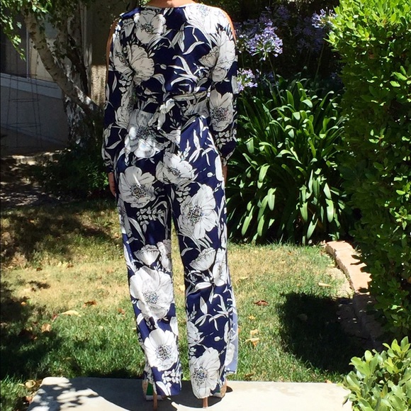 Navy Floral Tie Back Crop Top And Bottoms - Picture 3 of 4