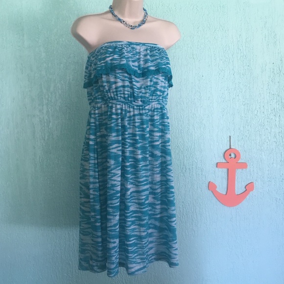 Strapless ruffle dress with crochet detail