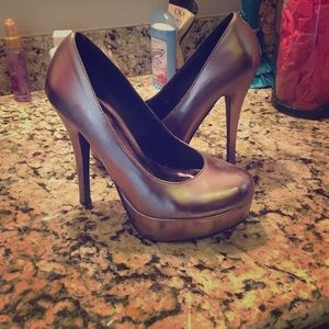 Night metallic high heels