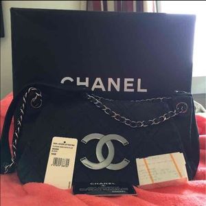 🚫SOLD🚫One hour sale! Authentic Chanel Purse.