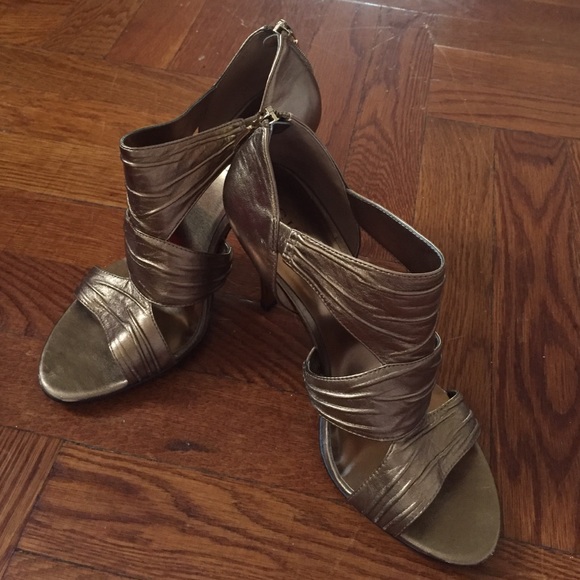 ❤️Guess gold heels! ❤️ size 7.5 - Picture 2 of 4