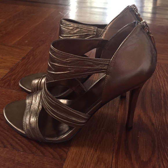 ❤️Guess gold heels! ❤️ size 7.5 - Picture 3 of 4
