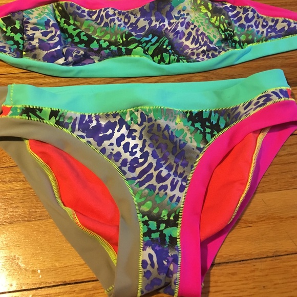 NWOT Multicolored Bikini 👙 - Picture 4 of 4