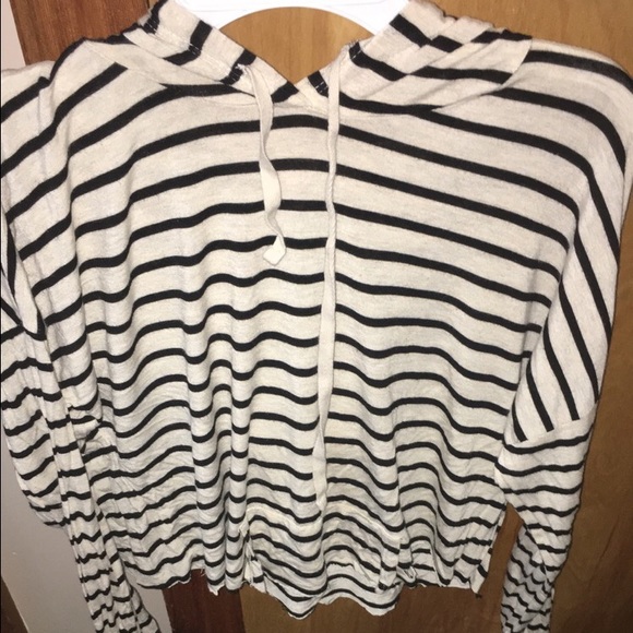 Long sleeve crop top