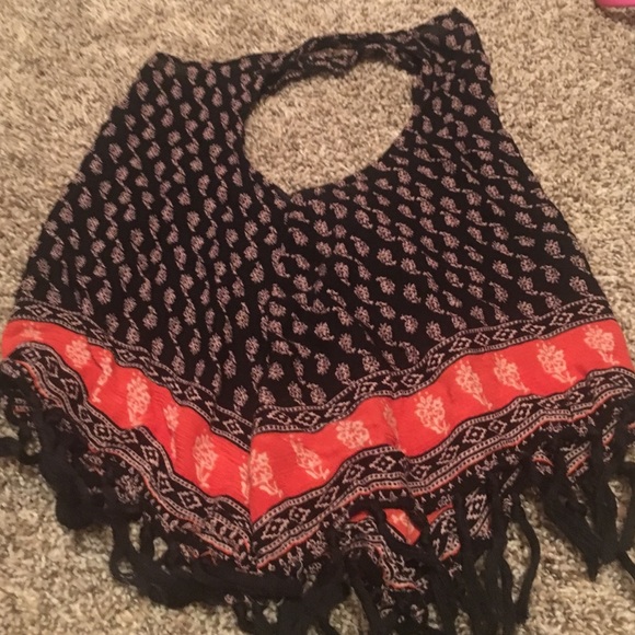 Tank top. Fringe on the bottom. - Picture 3 of 3
