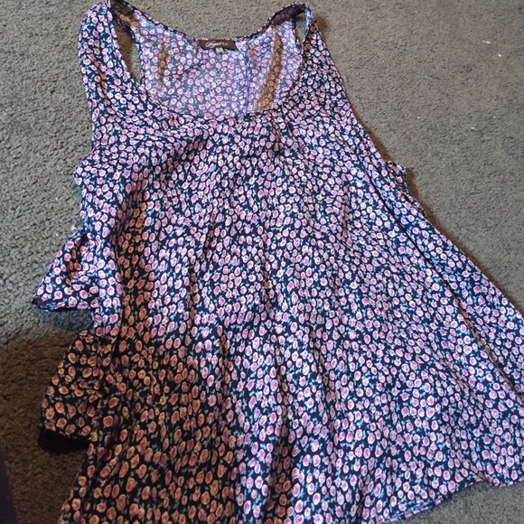Silk Rose tank - Picture 1 of 4