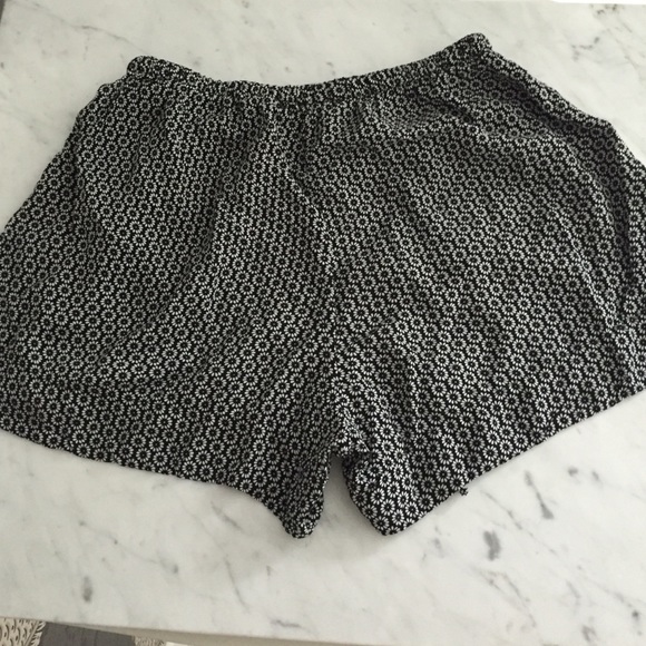 Brandy Melville flowy shorts - Picture 3 of 3