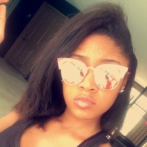 Meet your Posher, Neisha