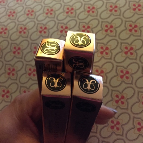 $18 each Triangular Brow Definer (NEW) - Picture 3 of 4