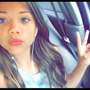 Meet your Posher, Caroline