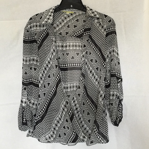 Gianni Bini Black & White Geo Print Blouse