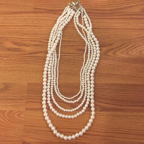 Beautiful multi strand pearl necklace!!