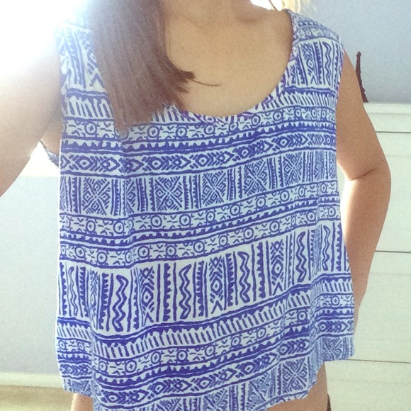 A cute summer styled crop top!!💙