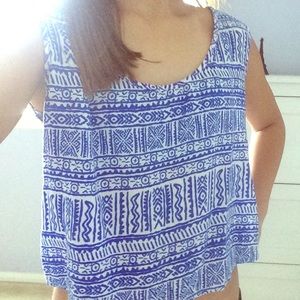 A cute summer styled crop top!!💙