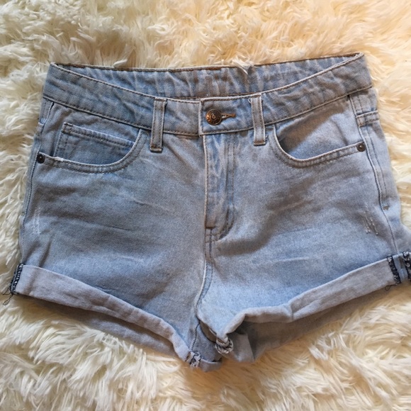 Mid high wasted jean shorts