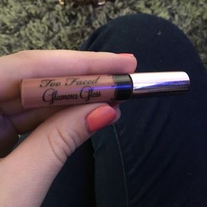 Too faced glamour gloss in flirt