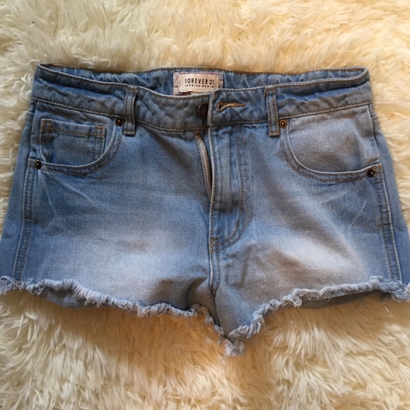 Light Jean shorts