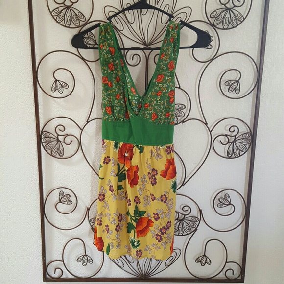 Very cute V-neck tunic!!