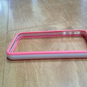Pink and white iPhone 4 grip case