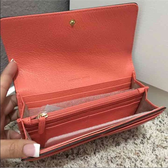 *SOLD* Michael Kors Wallet - Picture 2 of 4