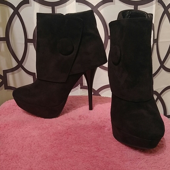 👇 ✨Beautiful✨ Suede Heel Booties!