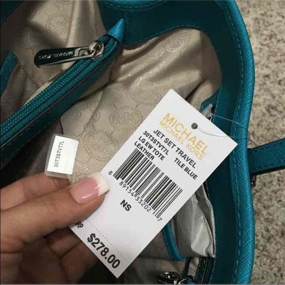 *SOLD* Michael Kors Tote - Picture 3 of 4