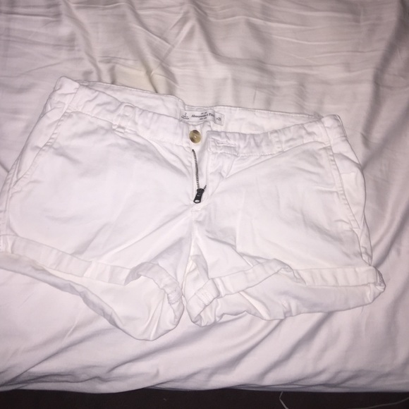 White shorts, very comfortable, perfect for summer