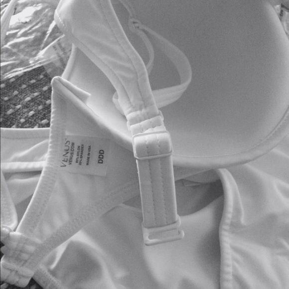 New WHITE Bikini underwire light support padding🍹 - Picture 3 of 4