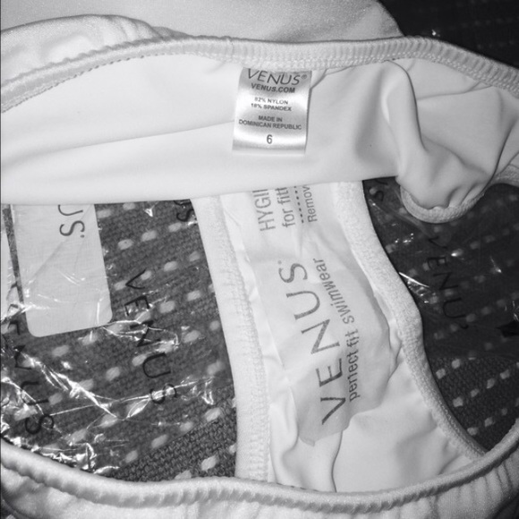 New WHITE Bikini underwire light support padding🍹 - Picture 4 of 4