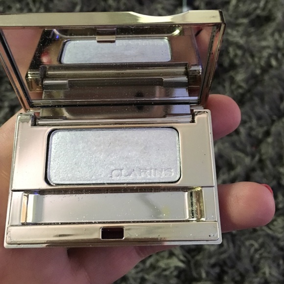 Clinique eyeshadow in white sparkle