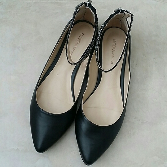 BCBG BCBGeneration Black Pointed Toe Flats 9.5