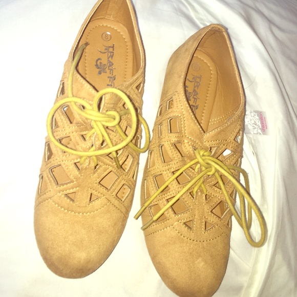 Traffic boutique tie up shoes