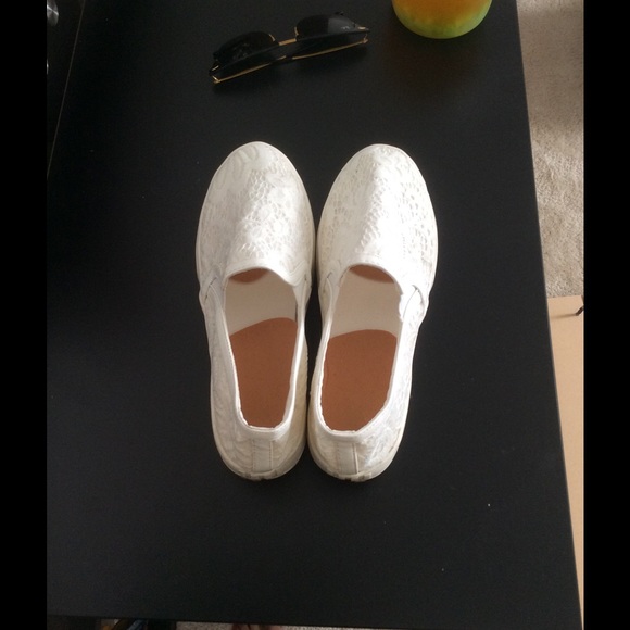 sneaker - Picture 3 of 3