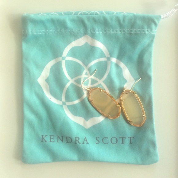 Rose Gold Kendra Scott Earrings
