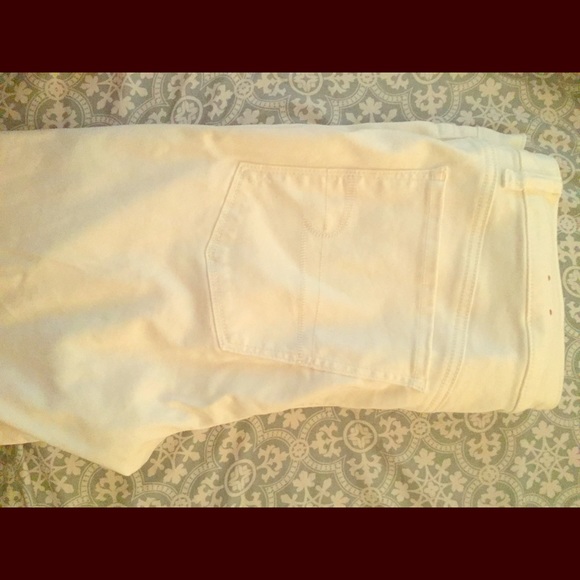 American eagle hi rise distressed jegging.