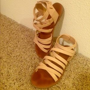 ✨✨Gently Worn- Charlotte Russe Sandals✨✨