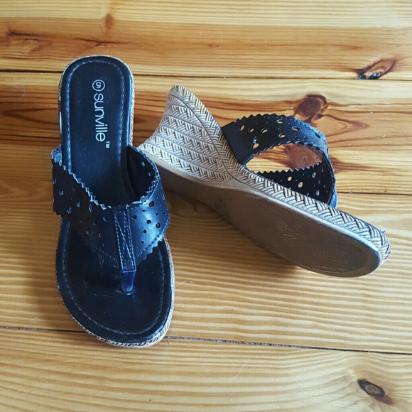 Black wedges