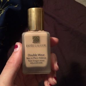 Estée Lauder Double Wear Stay in Place Makeup
