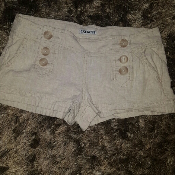 Express button cream shorts